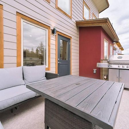 Oasis Getaway, Mins To Lake, King Bed, Dbl Garage Invermere Kültér fotó