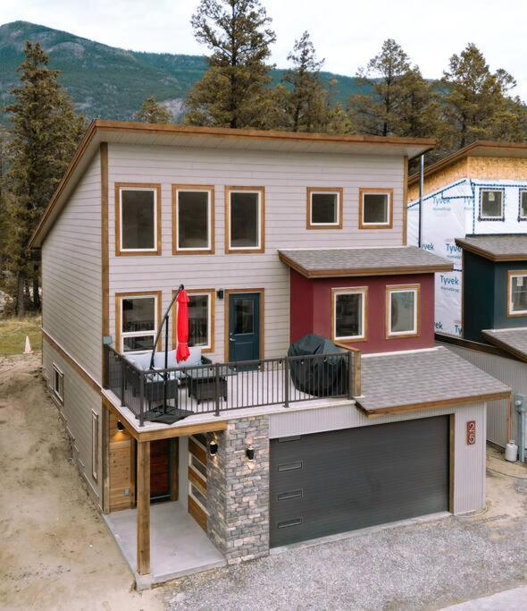Oasis Getaway, Mins To Lake, King Bed, Dbl Garage Invermere Kültér fotó