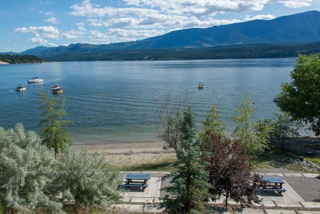 Oasis Getaway, Mins To Lake, King Bed, Dbl Garage Invermere Kültér fotó