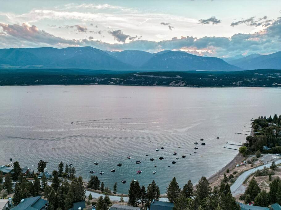 Oasis Getaway, Mins To Lake, King Bed, Dbl Garage Invermere Kültér fotó
